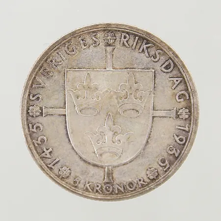 Mynt Gustaf V Sveriges Konung Sveriges Riksdag 1435-1935 5kr Ø36mm silver 900/1000 Vikt: 25 g