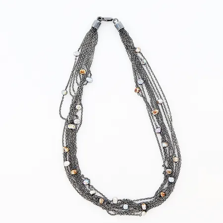 Collier längd 45,5cm bredd ca 8mm, flerradigt med sötvattenpärlor, oxiderat silver 925/1000 Vikt: 40,7 g