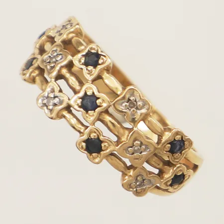 Ring med safirer samt diamanter 6xca0,005ct, stl 17 bredd 8,4mm, GHA 18K Vikt: 3,4 g