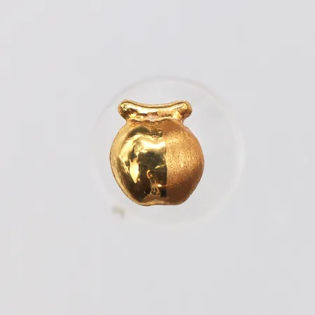 Udda örhänge, Ø5,8mm, 23K. Vikt: 0,2 g