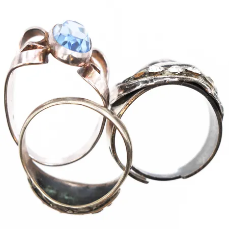 Diverse ringar, stenar, ojämnheter, defekter, 830-925/1000 silver. Vikt: 11,2 g