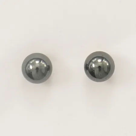 Ett par örhängen med hematiter Ø4,5mm, 18K  Vikt: 0,7 g