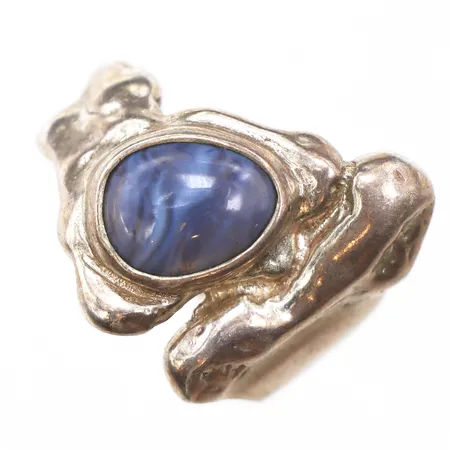 Ring med blå sten, stl:17, bredd 5-173mm, 925/1000 silver. Vikt: 7,4 g