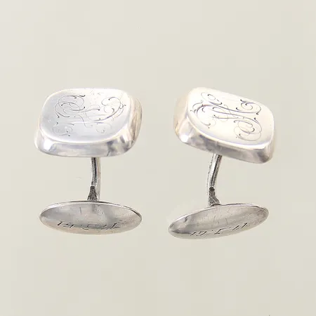 Manschettknappar med monogram 16x19mm skeva silver 813/1000 Vikt: 14 g