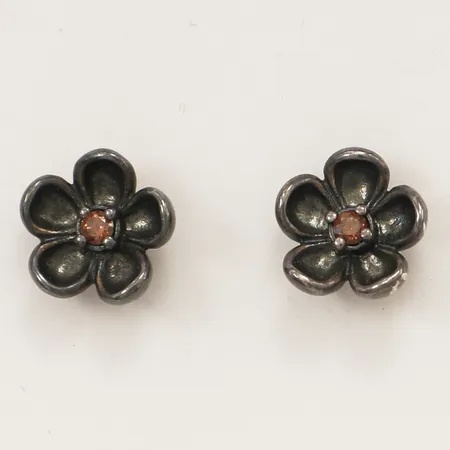 Ett par örhängen blomma med lila sten, Pandora Ø9mm silver 925/1000 Vikt: 2,6 g