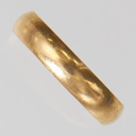 Ring slät stl:20¾, bredd: 4,8mm, Schalins, 18K  Vikt: 7,1 g