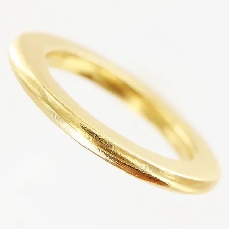 Ring stl:17¾, bredd 2,5mm, 18K Vikt: 8,8 g