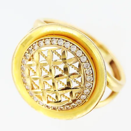 Ring med vita stenar stl:16½, bredd framtill 18mm, skevheter, 18K Vikt: 4,9 g