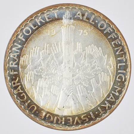 Minnesmynt All offentlig makt i Sverige utgår från folket 1975 Nominellt värde 50kronor Ø36mm slitage, 925/1000 silver Vikt: 27 g