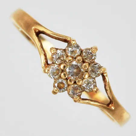 Ring med vita stenar HSG stl: 16½ bredd 1-6mm, 18K Vikt: 1,3 g