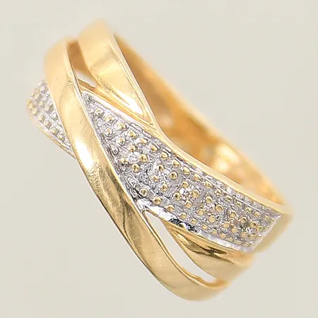 Ring med diamanter 8 x ca 0,005ct GHA stl: 16½, bredd 4-7,8mm 18K Vikt: 4,7 g