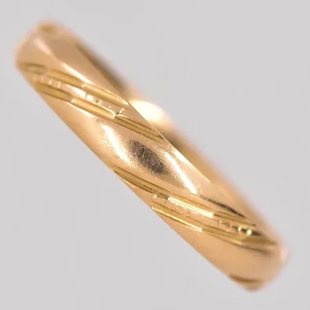 Ring stl 17½ graverad 18K Vikt: 2,7 g