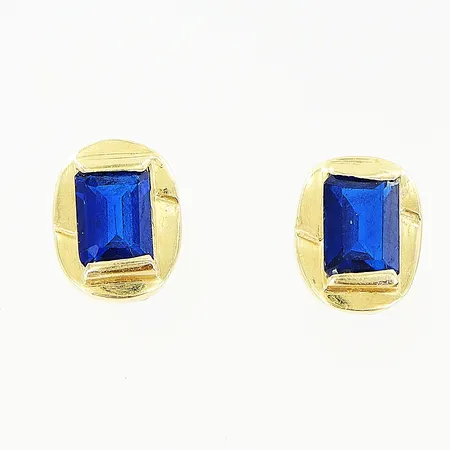 Örhängen blå sten längd 10mm, bredd 8,5mm, skevheter, saknar stopp, 14K  Vikt: 2,4 g