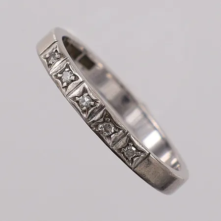 Ring med 8/8-slipade diamanter 5xca0,01ct, stl:17¼ bredd 2,5mm, vitguld, 18K Vikt: 2,6 g