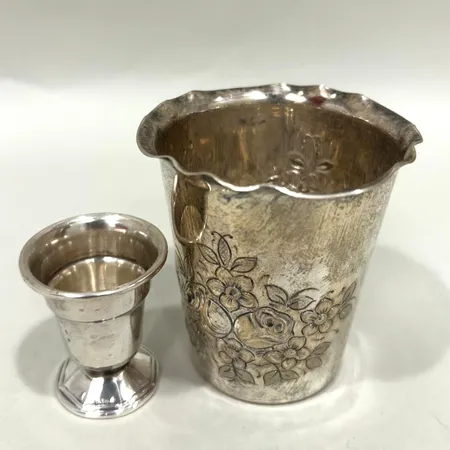 2 Bägare bucklor/gravyr silver 830/1000  Vikt: 55,3 g