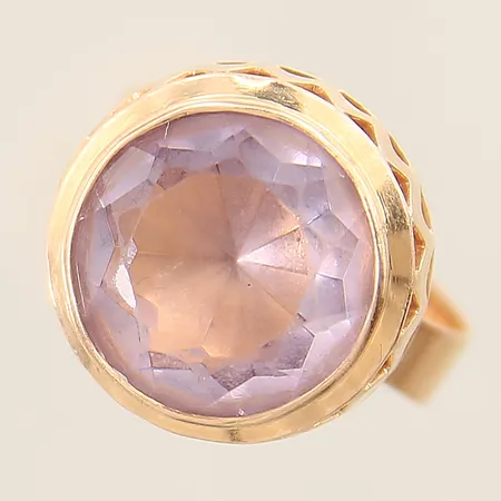 Ring med lila sten stl:18¼ bredd 4,6-17mm 14K Vikt: 5,7 g