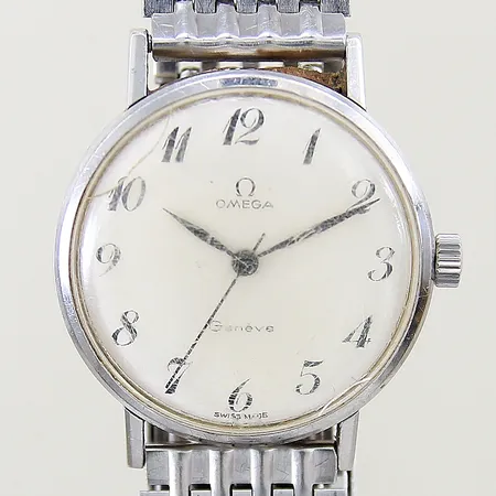 Herrur Omega Genéve stål manuell Ø31mm boett/plexiglas med repor samt sprickor, länk i stål ej original inga tillbehör