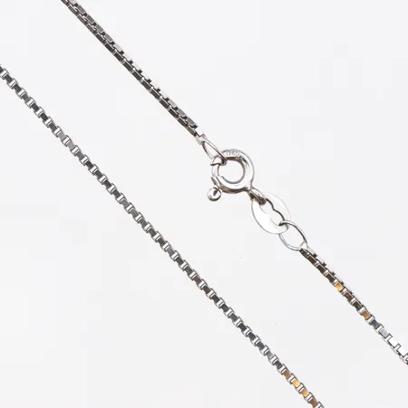 Kedja, längd 38cm, bredd 1mm, vitguld, 18K. Vikt: 2,7 g