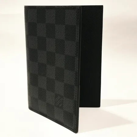 Passfodral Louis Vuitton, Damier Graphite, modell N64411, mått ca 14x10cm, kvitto från Birger Jarlsgatan 2021 inga tillbehör