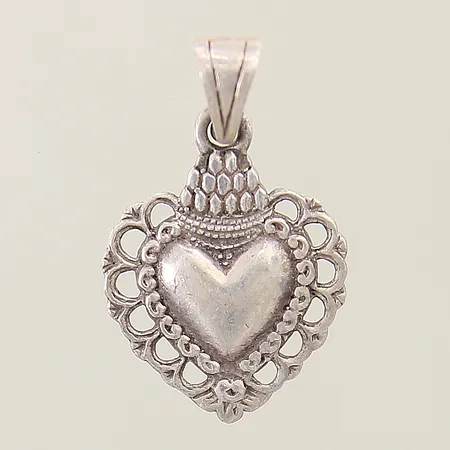 Hänge hjärta med genombruten dekor 26x16mm silver 925/1000 Vikt: 1,7 g