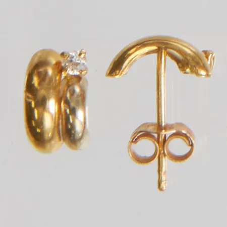 Örhänge med vit sten, 8,5x5mm, två färgad, 18K Vikt: 0,7 g