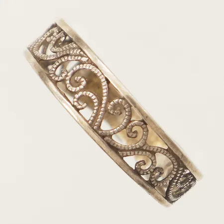 Ring med filigranarbete stl:17¾ bredd 5,8mm silver 925/1000 Vikt: 1,7 g