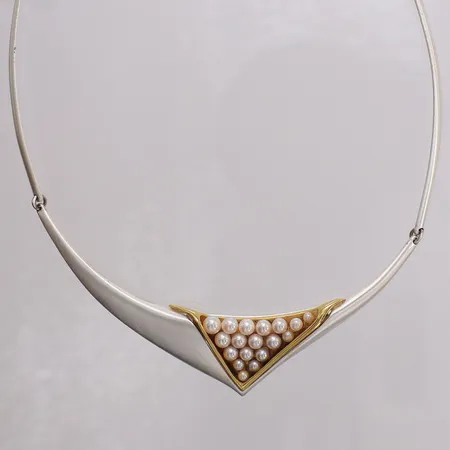 Collier matterat med odlade pärlor, längd ca 40-44cm bredd 1,8-20mm, förgyllda detaljer, Bijou Jeunesse, silver 925/1000 Vikt: 33,5 g