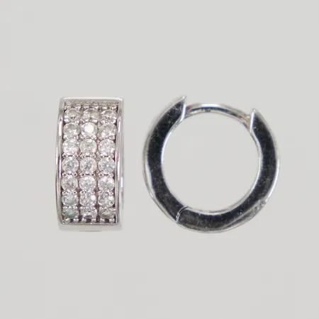 Örhängen med vita stenar, Ø 10mm, bredd 5,7mm, 925/1000 silver  Vikt: 3,4 g