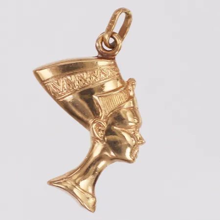 Hänge Nefertiti längd 30mm inkl ögla bredd ca16mm 18K Vikt: 2,3 g