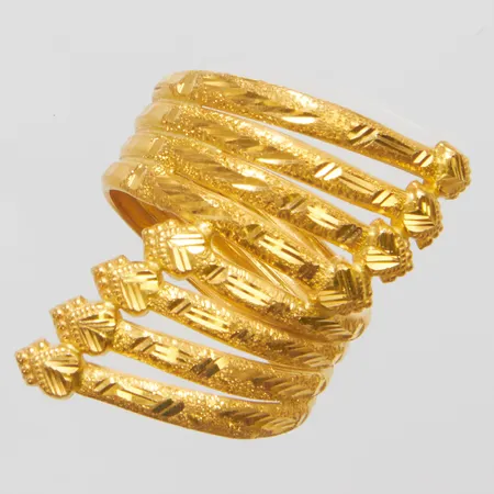 Ring stl:18¼, bredd: 99-32mm, 21K Vikt: 4,4 g