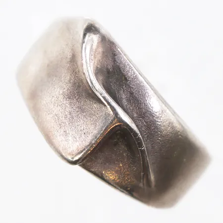 Ring, stl:17, bredd 3,5-11,5mm, 925/1000 silver. Vikt: 5 g