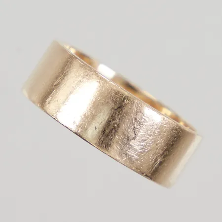 Ring stl:17¾ bredd 7,1mm, repor, gravyr, 18K,  Vikt: 7,2 g