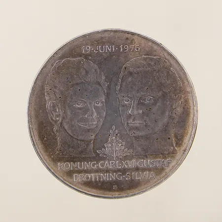 Minnesmynt 50kr Konung Carl XVI Gustaf Drottning Silvia 19 Juni 1976 Ø36mm silver 925/1000 Vikt: 27 g