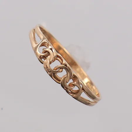 Ring Bismarck stl:18¼, bredd 1,8-4,1mm, något skev. 18K Vikt: 1,2 g