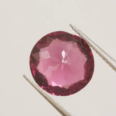 Lös granat ca Ø8,4mm, vikt 0,5g.