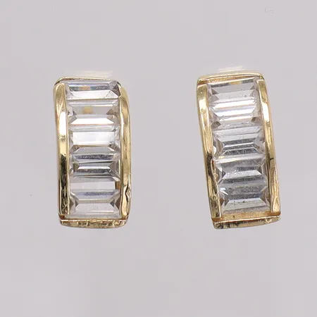 Örhängen med stenar, längd 14,4mm bredd 6,2mm, ostämplade, saknar snurrebussar. 14K Vikt: 3,2 g