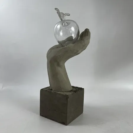 EVA & OLOF PARADIS Skulptur, "Handen & Äpplet", Paradisverkstan, Öland, signerad och numrerad 100, 30cm hög, basen är 9x9cm, rödfläck i äpplet som en tillverkningsdefekt. Skickas med Bussgods eller PostNord