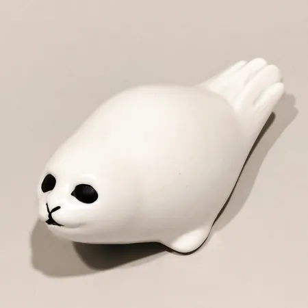 Säl Paul Hoff för Gustavsberg, längd 14 cm höjd ca 5 cm, etikettmärkt