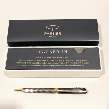 Penna Parker Sonnet France, nätmönstrad med förgyllda detaljer 13,5cm, reservoar, vridmekanism, etui