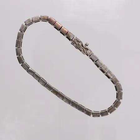 Armband med stenar, längd 17cm bredd 4,5mm silver 925/1000 Vikt: 13,9 g
