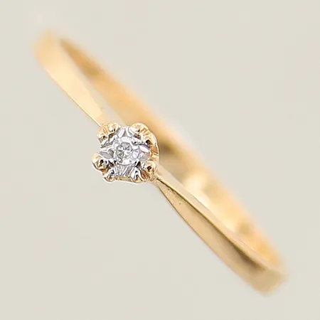 Ring med diamant ca 0,01ct stl 16½ bredd 1,7 - 3,3mm 18K Vikt: 1,4 g