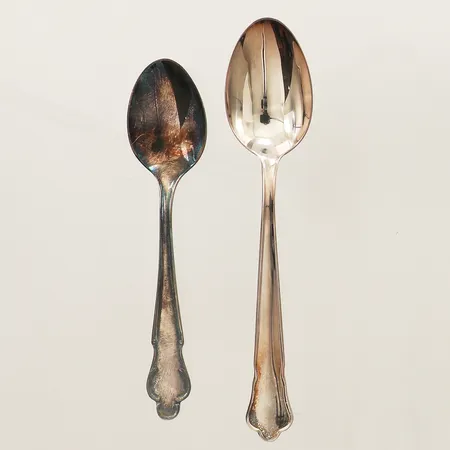 Två skedar längd 10,5cm+12cm, modell Disa samt Chippendale silver 830/1000 Vikt: 26,1 g