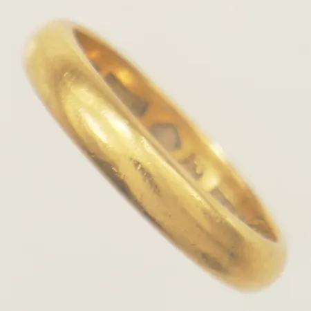 Ring slät stl:17½ bredd 3,8mm, gravyr 23K Vikt: 5,4 g