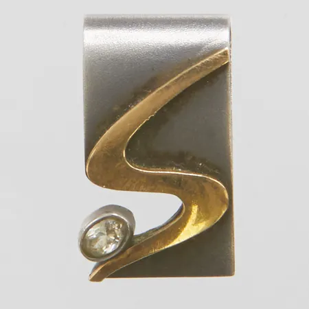 Hänge med vit sten, längd: 25mm, bredd: 14mm, del i 18K guld, svenska stämplar, Alton, Silver 925/1000 bruttovikt 5,4g.