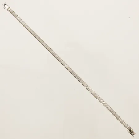 Armband med mönsterdekor längd 20,5cm, bredd4,2mm defekt på länk silver 835/1000 Vikt: 9,1 g