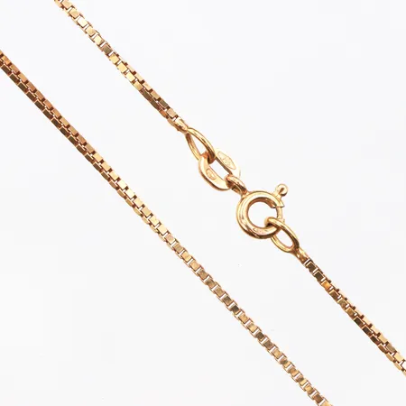 Kedja, längd 40cm, bredd 1,2mm, 18K. Vikt: 3,8 g