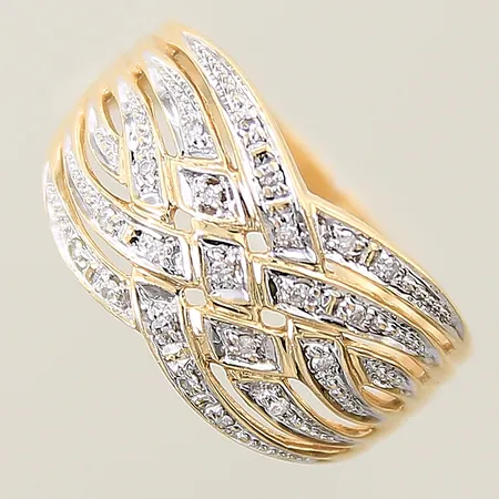 Ring med 8/8-slipade diamanter 21 x ca 0,005ct stl: 18, bredd 2,4-11,5mm 18K Vikt: 4,1 g