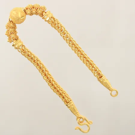 Armband med dekor längd 17,5cm, bredd 4,6-10mm Thaiguld 1 Baht 23K Vikt: 15,2 g