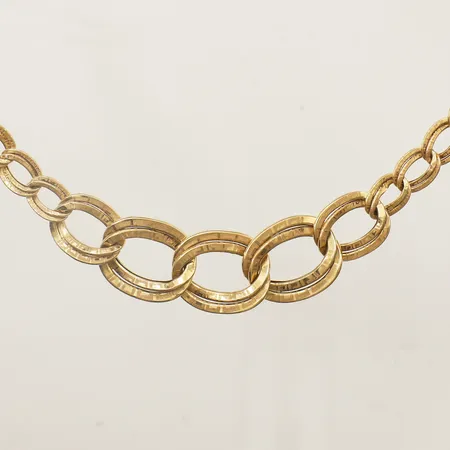 Collier med mönsterdekor längd 51cm, bredd 8,7-18,4mm ihålig 18K Vikt: 14,9 g