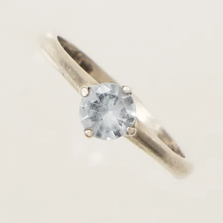 Ring med blå sten stl:16, bredd 2,2mm, silver 925/1000 Vikt: 1,8 g